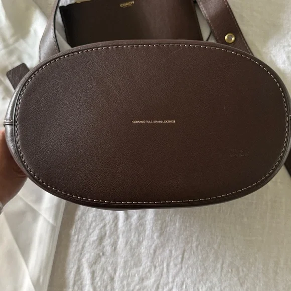 2025 updated Coach Bleecker Bucket Bag in Maple - Picture 9 of 15